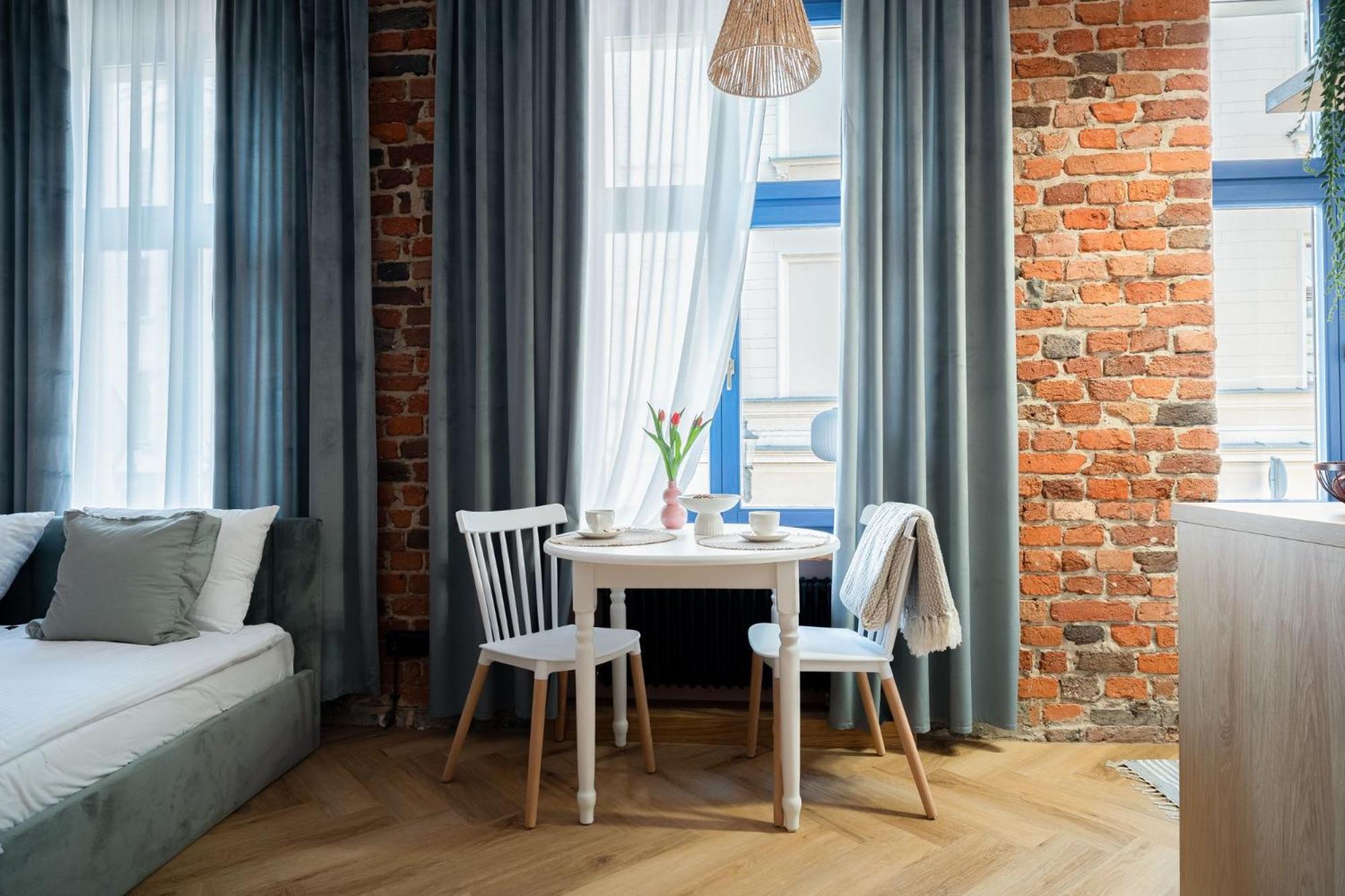 1555 V Apartment *